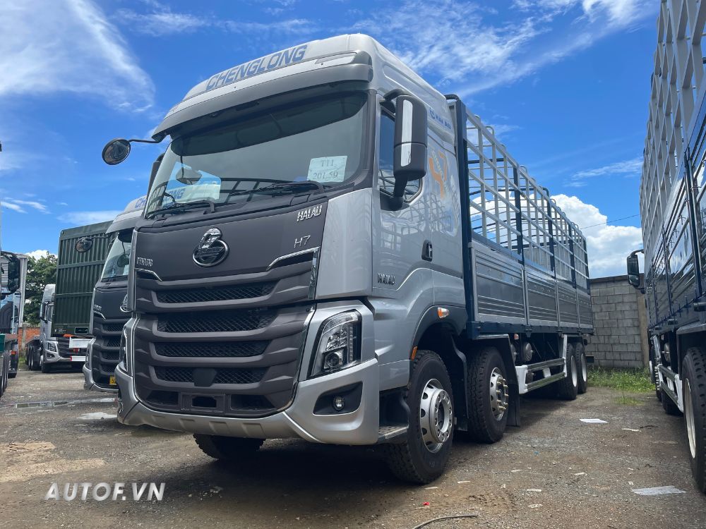 Xe tải ChengLong 4 chân H7 400HP thùng 9m7 cao 2m53