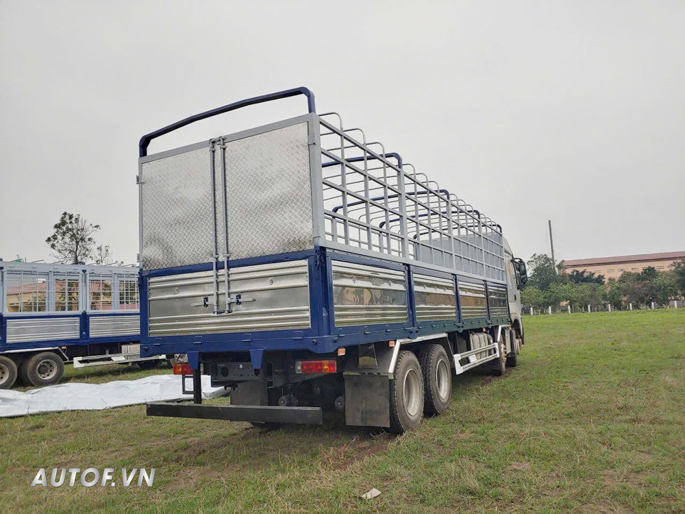 Xe tải ChengLong 4 chân H7 400HP thùng 9m7 cao 2m53