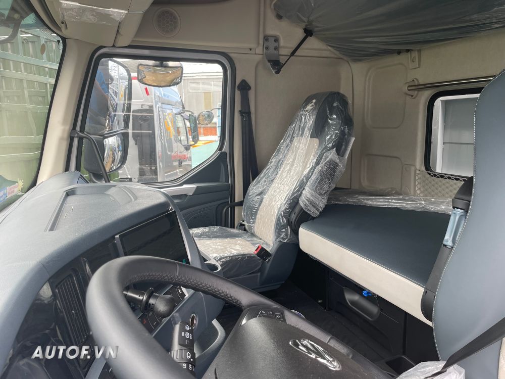 Xe tải ChengLong 4 chân H7 400HP thùng 9m7 cao 2m53
