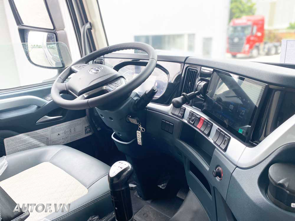 Xe tải ChengLong 4 chân H7 400HP thùng 9m7 cao 2m53