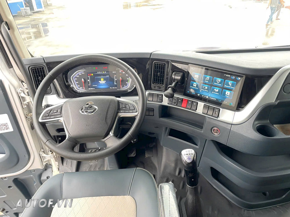 Xe tải ChengLong 4 chân H7 400HP thùng 9m7 cao 2m53