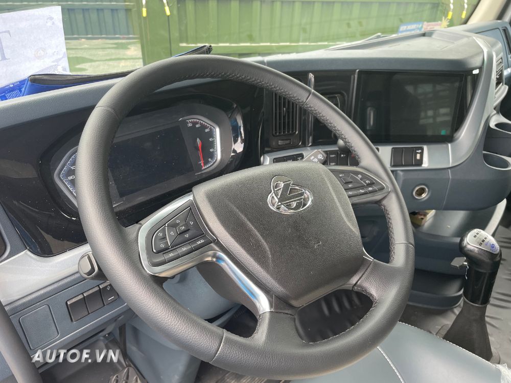 Xe tải ChengLong 4 chân H7 400HP thùng 9m7 cao 2m53